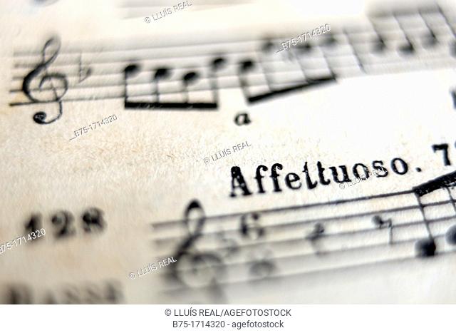 primer plano de trozo de partitura musical, close up of piece of sheet music