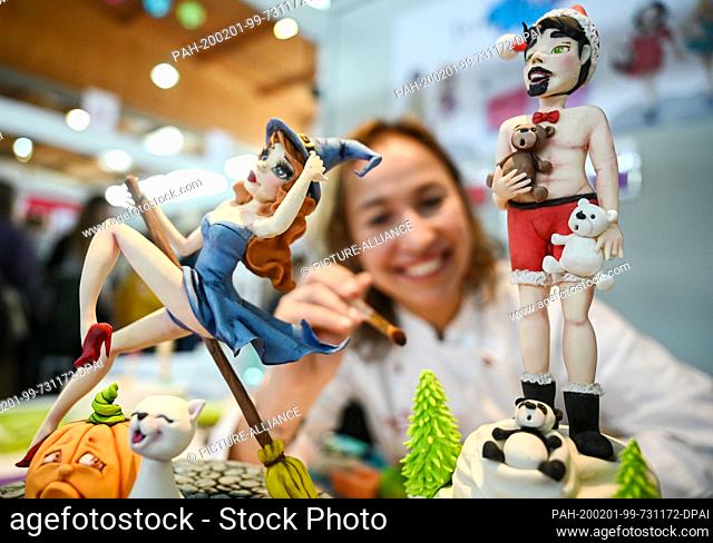 01 February 2020, Baden-Wuerttemberg, Friedrichshafen: Domy from Saracino in Italy arranges two decorative figures at the ""My Cake"" fair for creative baking...