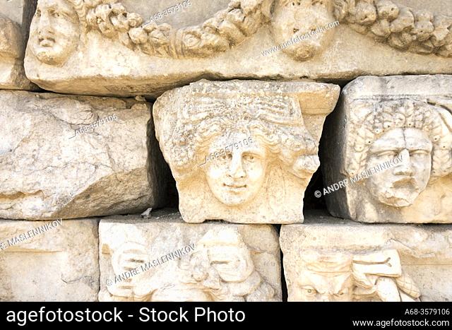 Ruins in the ancient city of Aphrodisias. Turkey. Aydin, Aphrodisias, human faces. Photo: André Maslennikov