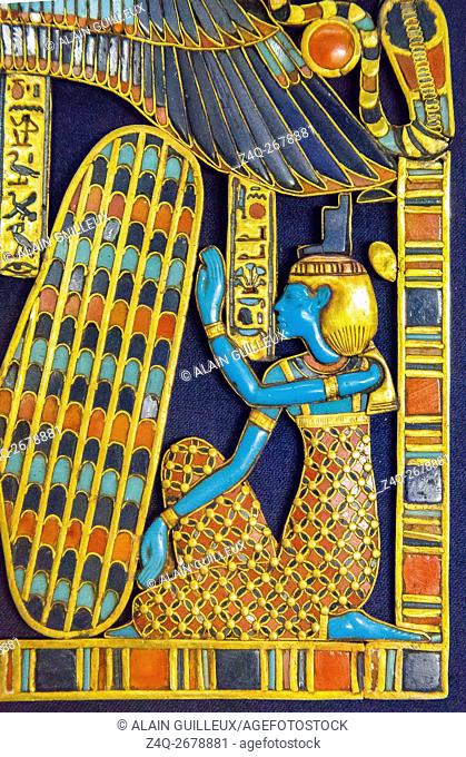 Egypt, Cairo, Egyptian Museum, Tutankhamon jewellery, from his tomb in Luxor, detail of a pectoral : The goddess Isis protects a winged scarab in green stone...