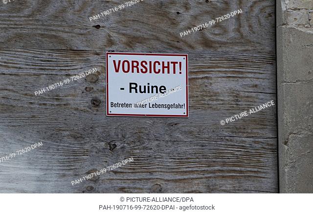 16 July 2019, Berlin: ""Caution Ruin"" is written on the sign of a building of the Riviera complex, not far from the Gesellschaftshaus on Regattastraße in...