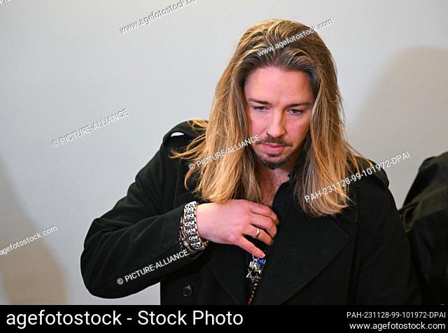 28 November 2023, Saxony, Leipzig: German rock musician Gil Ofarim stands in the courtroom of the district court in Leipzig