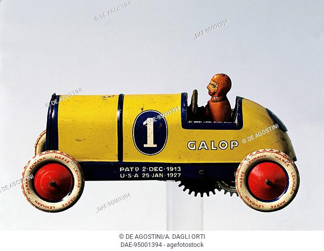 Lithographed tin Grand Prix Galop car, scale model made by Lehmann, 1920s. Germany, 20th century.  Milan, Museo Del Giocattolo E Del Bambino (Toys Museum)