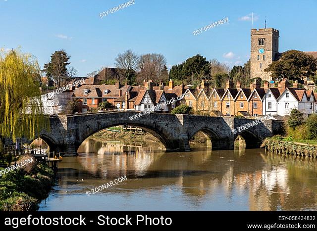 AYLESFORD, KENT/UK - MARCH 24 : View of the 14th century bridge and St Peter's church at Aylesford on March 24, 2019