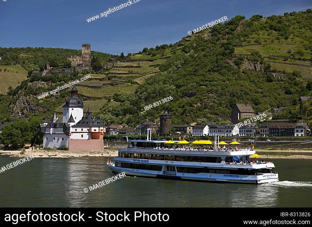 Gutenfels Castle and Pfalzgrafenstein Castle with excursion boat Vater Rhein, Upper Middle Rhine Valley, Kaub, Rhineland-Palatinate, Germany, Europe