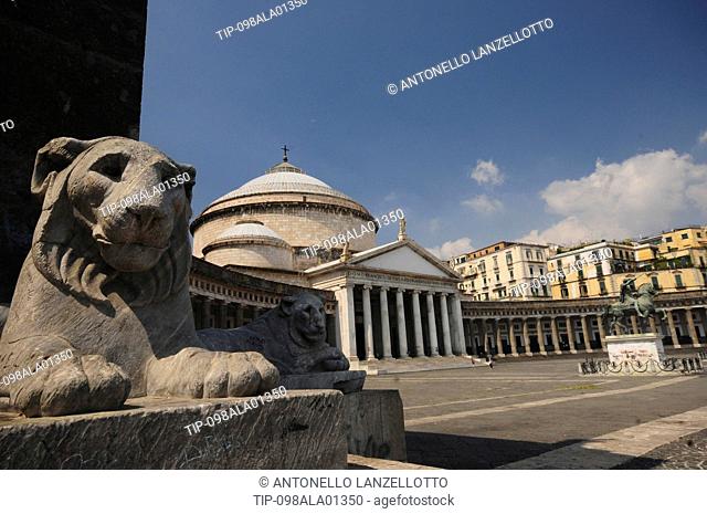 Italy, Campania, Naples, Plebiscito Square, marble lion, neo-classic church of Saint Francis of Paola