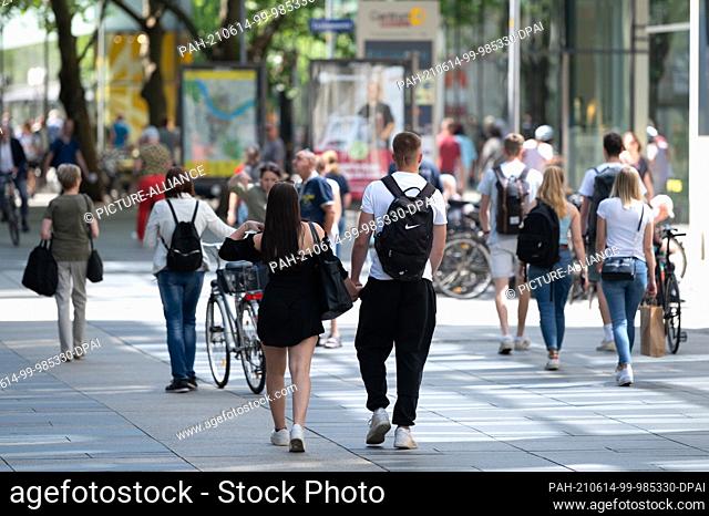 14 June 2021, Saxony, Dresden: Passers-by walk along the shops on the shopping street Prager Straße. With its new Corona Protection Ordinance