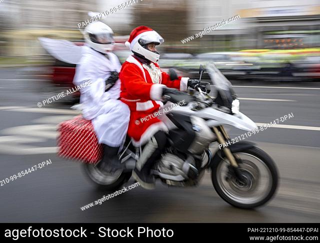 10 December 2022, Berlin: Participants in the ""Santa Claus on Road"" campaign ride through the city on their Christmas-decorated motorcycle