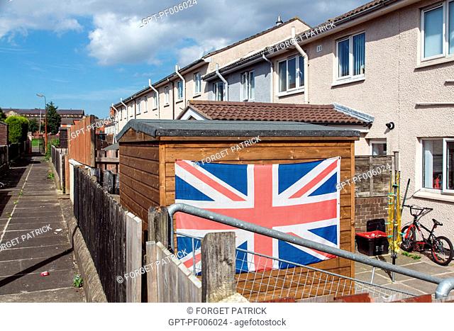 BRITISH FLAG ON A HOUSE ON HOPEWELL SQUARE, WESTERN PROTESTANT QUARTER, BELFAST, ULSTER, NORTHERN IRELAND