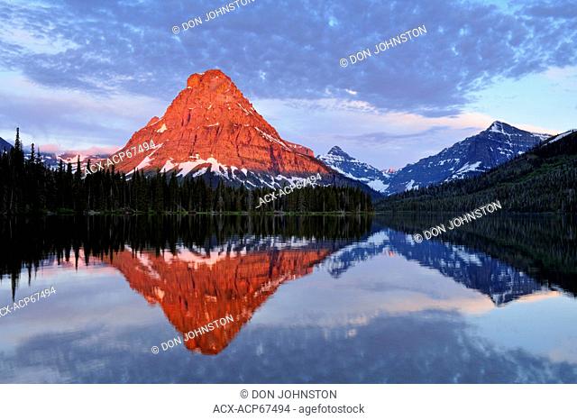 Sinapah Mountain reflected in Two Medicine Lake at dawn, Glacier National Park (Two Medicine sector), Montana, USA, Glacier National Park (Two Medicine sector)