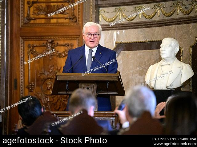 20 September 2022, Mexico, Mexiko-Stadt: German President Frank-Walter Steinmeier speaks after being made an honorary citizen of Mexico City