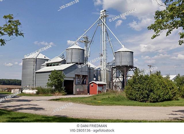 A small granary in Cookstown, Ontario, Canada. - COOKSTOWN, ONTARIO, CANADA, 13/08/2011