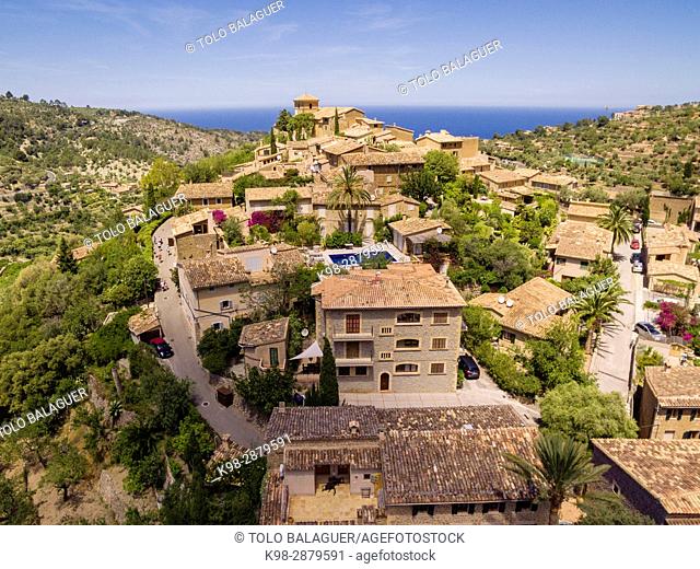 Deià , iglesia y parte alta del pueblo, Mallorca, balearic islands, spain, europe