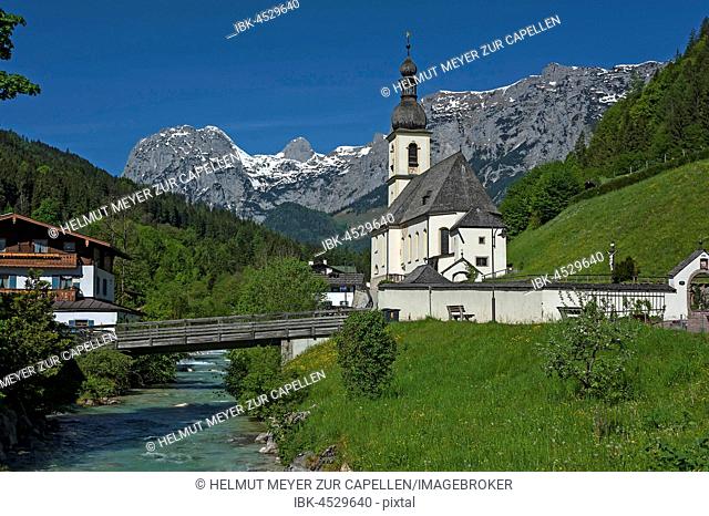 Parish church St. Sebastian with Ramsauer Ache, at back Reiteralpe, Ramsau, Berchtesgadener Land, Upper Bavaria, Germany