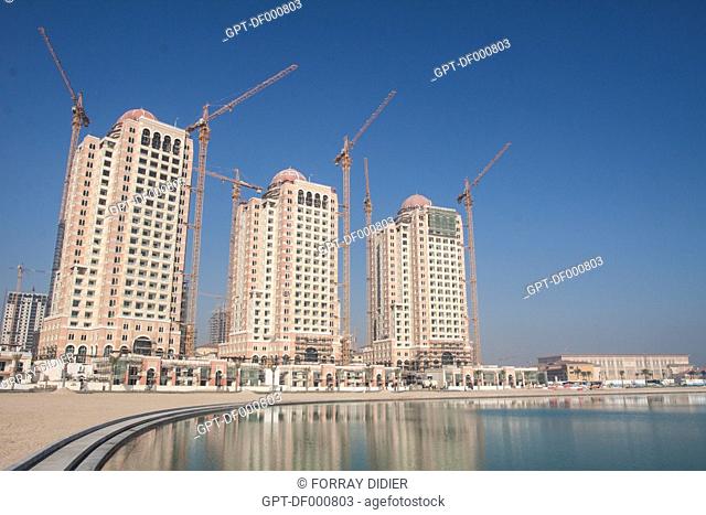 APARTMENT BUILDINGS UNDER CONSTRUCTION AROUND THE MARINA OF VIVA BAHRIYA ON THE MAN-MADE PENINSULA THE PEARL, DOHA, QATAR, PERSIAN GULF, MIDDLE EAST