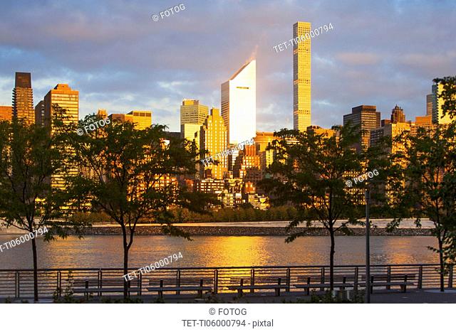 USA, New York State, New York City, Manhattan, City at sunset