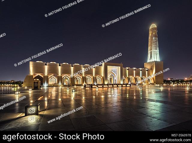 Night view of Imam Muhammad ibn Abd al-Wahhab Mosque in Doha