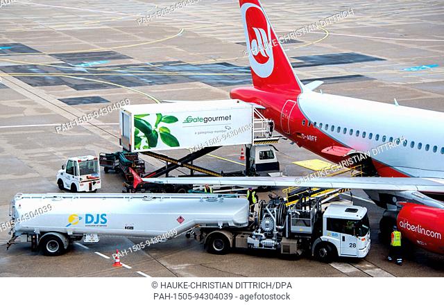 An aircraft type Airbus A320-214 of the airline Air Berlin at the airport of Dusseldorf (Germany), 03 August 2017. | usage worldwide
