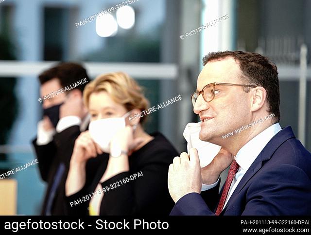 13 November 2020, Berlin: Jens Spahn (r-l, CDU), Federal Minister for Health, Franziska Giffey (SPD), Federal Minister for Family Affairs, Senior Citizens