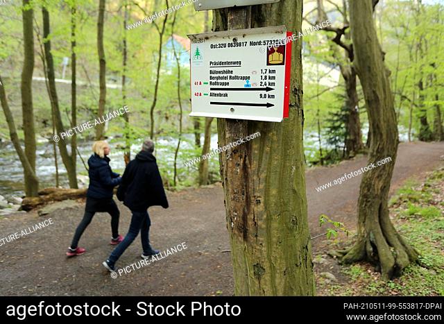 07 May 2021, Saxony-Anhalt, Thale: Hikers are on the trails in the Bode Valley. The spring-like weather is again attracting many people into nature