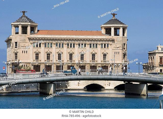 Bridge, harbour, Ortygia, Syracuse, Sicily, Italy, Europe