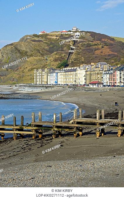 Wales, Ceredigion, Aberystwyth. Sand and shingle beach by Marine Terrace on the seafront at Aberystwyth