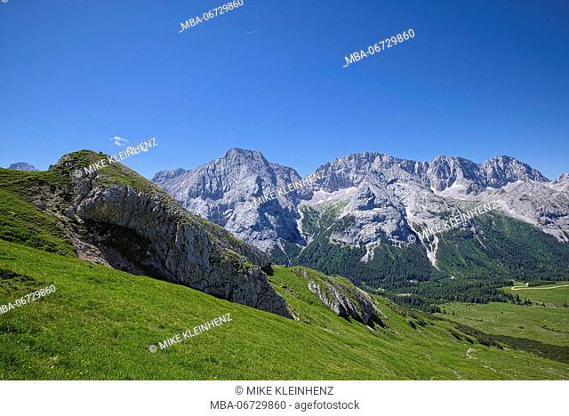 Austria, Tyrol, Ehrwald, mountains, meadow, hiker