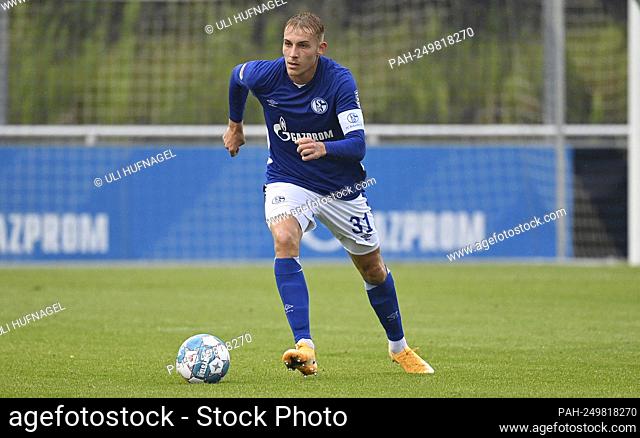 firo: 27.07.2021, Fuvuball, 2nd Bundesliga, season 2021/2022, test match FC Schalke 04 - Velbert individual action, Timo Becker