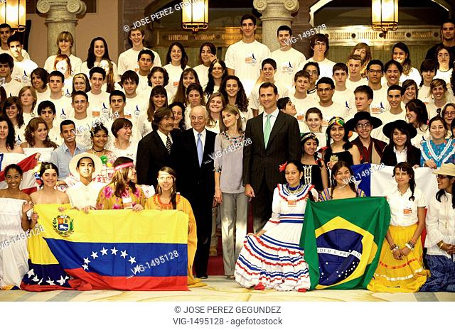 SPAIN, MADRID, 09.07.2009, Prince Felipe and Princess Letizia of Spain receive Ruta Quetzal members and young Iberoamerican journalists at El Pardo Palace on...