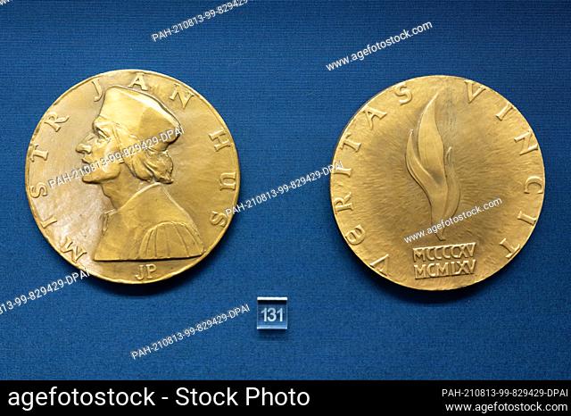 13 August 2021, Saxony, Dresden: A bronze medal with the portrait of the Bohemian theologian John Hus is on display in the Dresden Residence Palace in the...