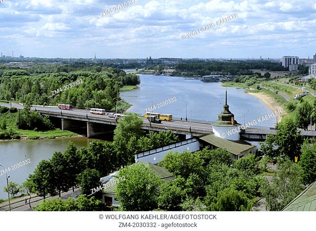 RUSSIA, YAROSLAVL, MONASTERY OF THE TRANSFIGURATION OF THE SAVIOR, VIEW OF KOTOROSL RIVER.	1015