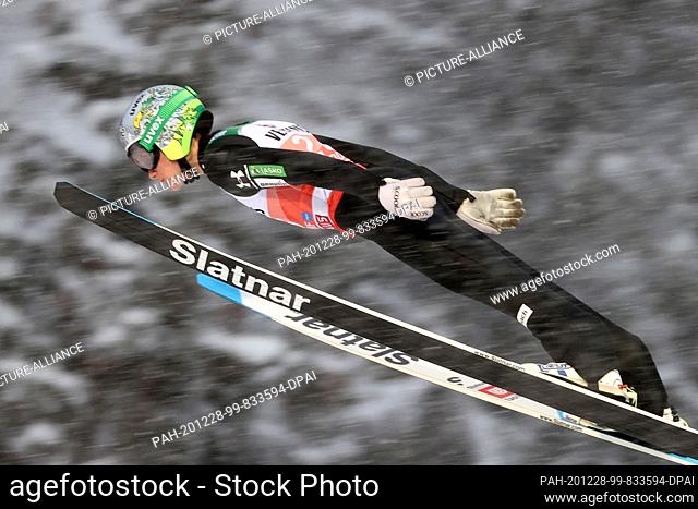 28 December 2020, Bavaria, Oberstdorf: Nordic Skiing / Ski Jumping: World Cup, Four Hills Tournament, large hill, men, qualification