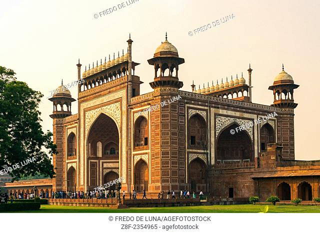 The main gate to Taj Mahal, Darwaza