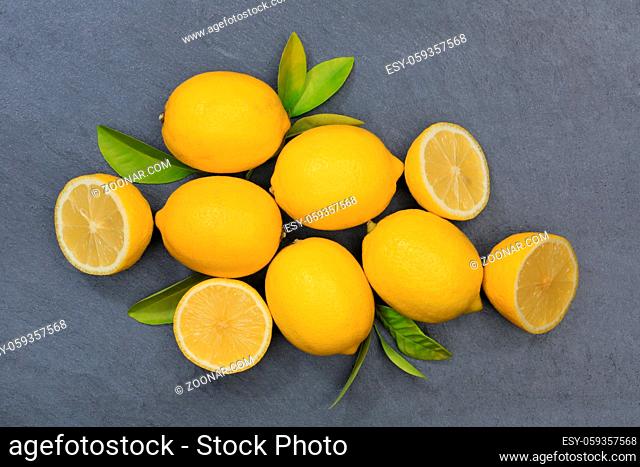 Zitrone Zitronen Früchte Schiefertafel von oben Aufsicht