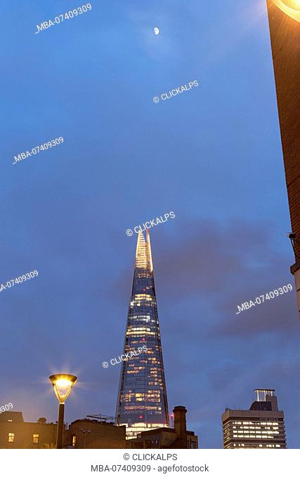 The Shard under the moon, London, Great Britain, UK