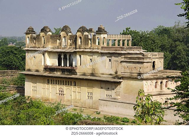 Exterior view of old buildings, Orchha Fort complex, The town was established by Rudra Pratap Singh some time after 1501, Madhya Pradesh, India