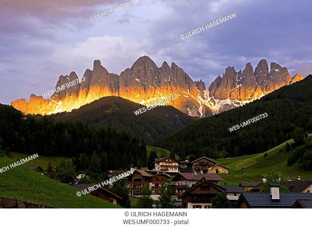 Italy, Trentino-Alto Adige, Villnoess Valley, View to St. Magdalena in front of Geisler group in the evening light
