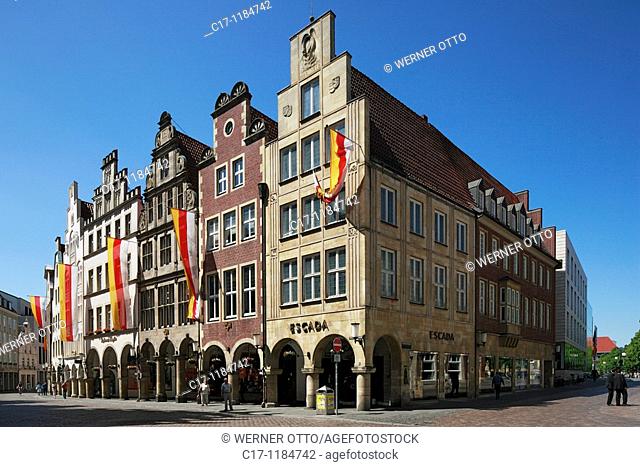 Germany, Muenster, Westphalia, Muensterland, North Rhine-Westphalia, Prinzipal Market Place, gable houses, archways, hoisting of flags