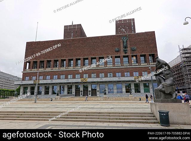 09 June 2022, Norway, Oslo: The City Hall. The building hosts the annual awarding of the Nobel Peace Prize. Photo: Kathrin Deckart/dpa. - Oslo/Norway