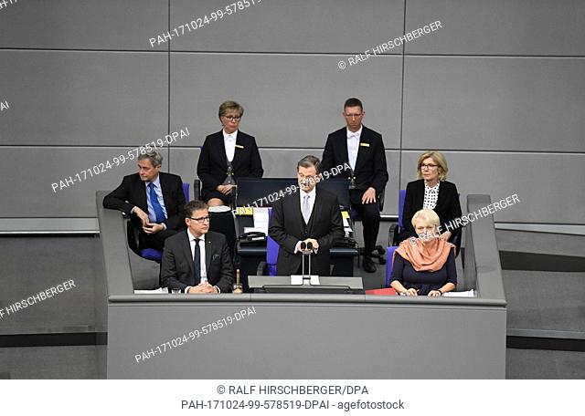 FDP parliamentarian Hermann Otto Solms leads the constitutive session of the nineteenth German parliament in Berlin, Germany, 24 October 2017