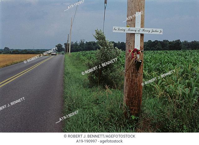 Highway memorial for someone killed at this spot near Elkton, Maryland