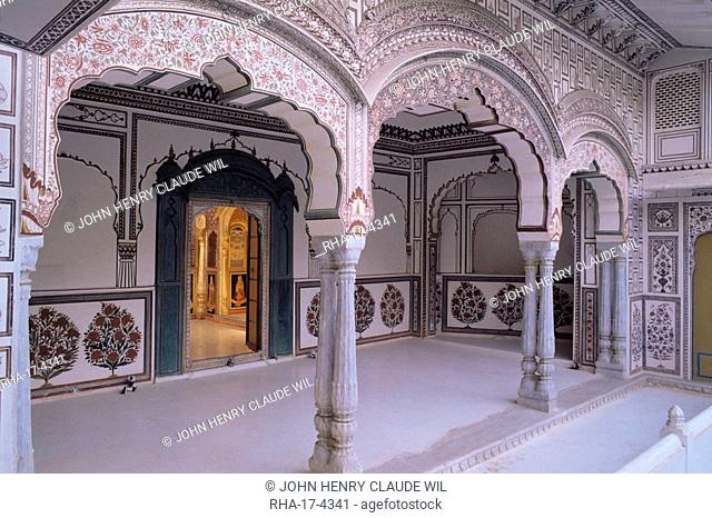 The painted walls of a covered verandah which surrounds one of the fort courtyards, Kuchaman Fort, Kuchaman Rajasthan state, India, Asia