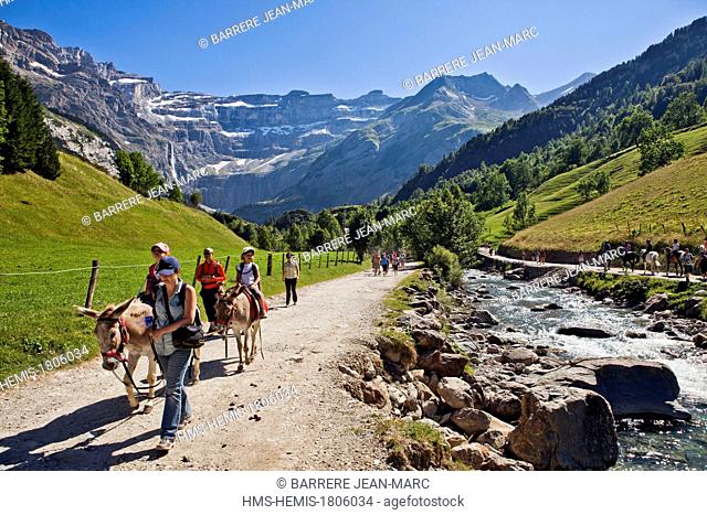 France, Hautes Pyrenees, Parc National des Pyrenees (Pyrenees National Park), Cirque de Gavarnie, listed as World Heritage by UNESCO