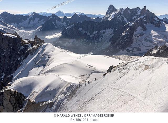 View from the Aiguille du Midi, 3842 m, Firngrat downhill to the Col du Plan, further Midi-Plan ridge with rock spine Rognan du Plan