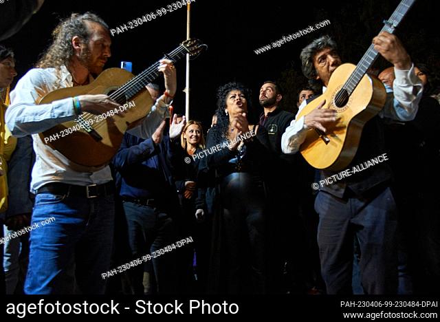 06 April 2023, Spain, Granada: Isabel Carmona sings a ""Saeta"" surrounded by the audience in front of the Cristo del Consuelo (Christ of Consolation) and...