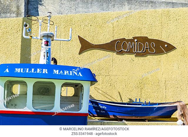 Fishing boat cabin next to a restaurant, O Barqueiro estuary, Puerto de Bares, Mañón, A Coruña, Galicia, Spain, Europe