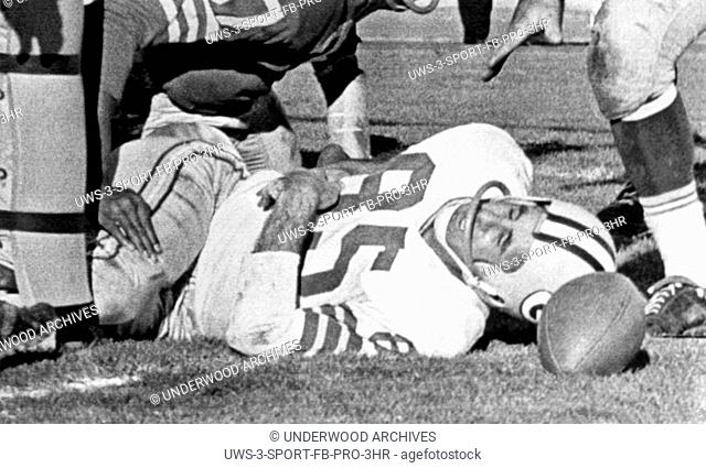 San Francisco, California: December 10, 1961. Green Bay Packer receiver Max McGee (#85) scores a touchdown as he collides with the goal post at Kezar Stadium in...