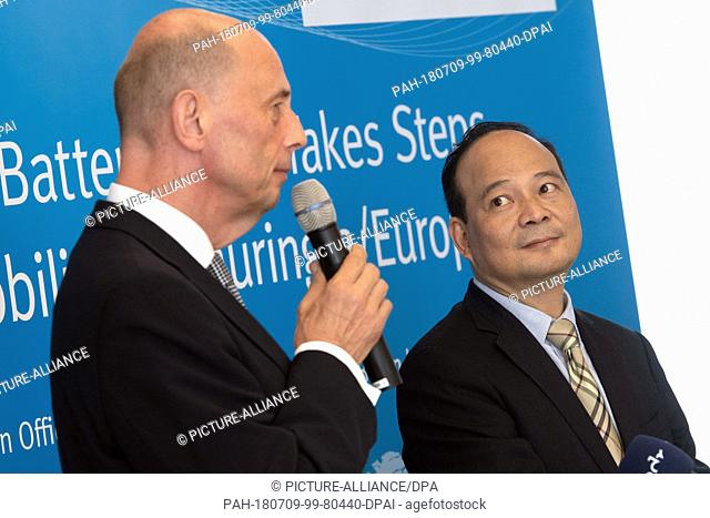 09 July 2018, Germany, Berlin: Thuringia's economics minister Wolfgang Tiefensee of the Social Democratic Party (SPD) and the CEO of the Chinese battery...