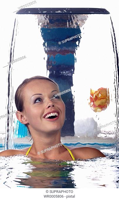 Woman swimming-pool Supraphoto