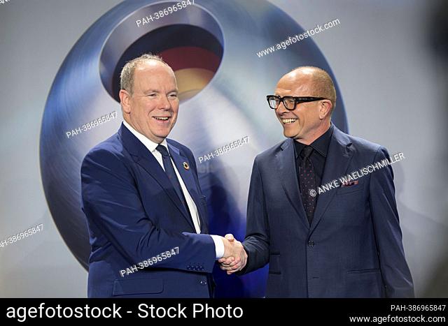 SD Prince Albert II of Monaco, honorary prize winner with Stefan SCHULZE-HAUSMANN r. (Management DNP) Presentation of the German Sustainability Award on...